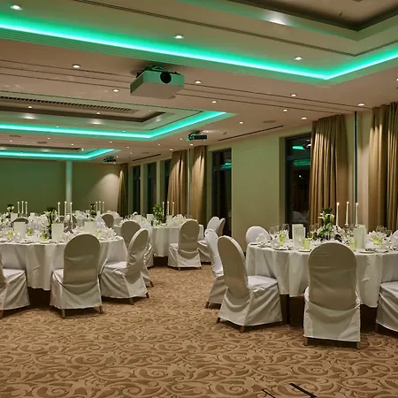 Hotel H4 Hannover Messe 4*